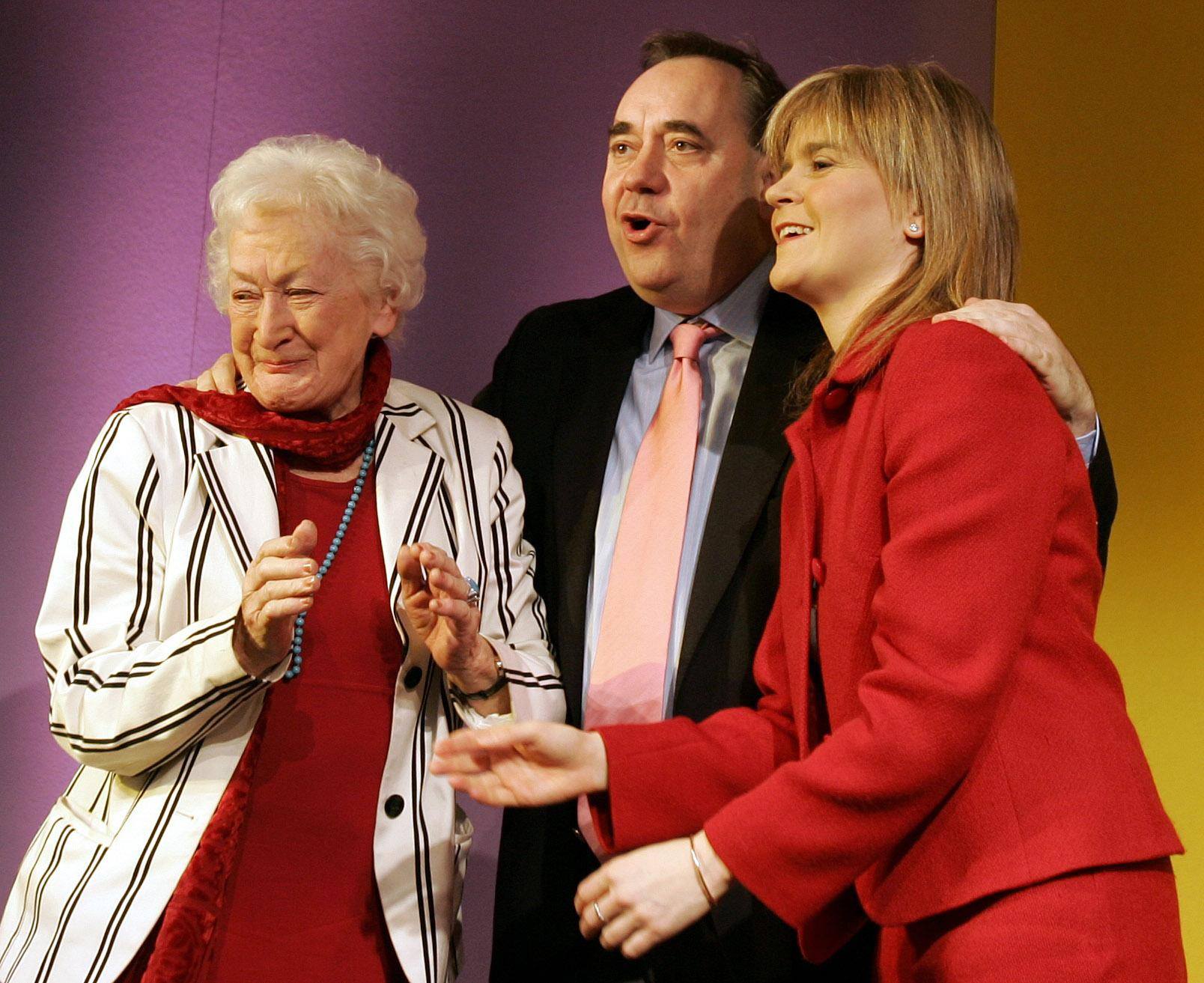 Winnie Ewing with Alex Salmond and Nicola Sturgeon in 2005.