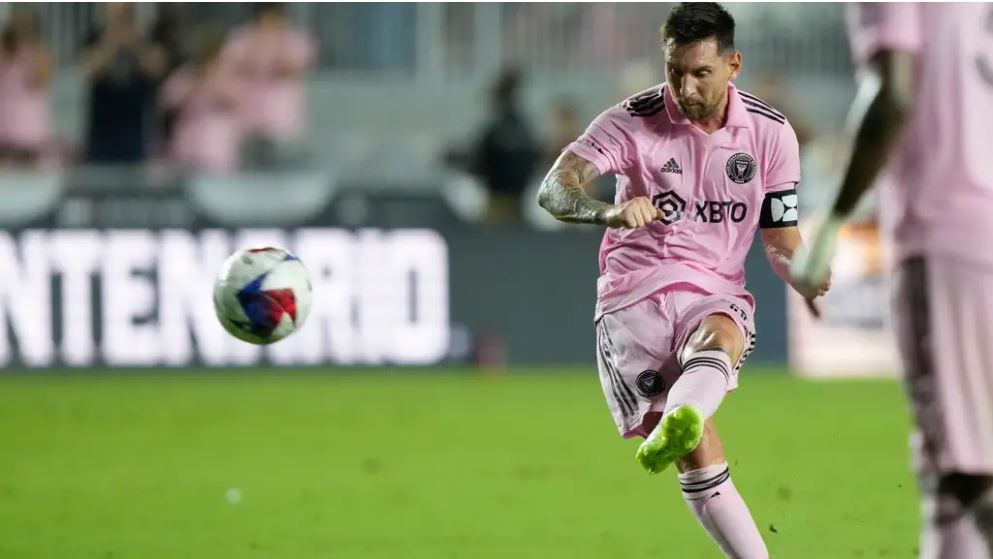 Lionel Messi grabs last-ditch free-kick debut winner for Inter Miami