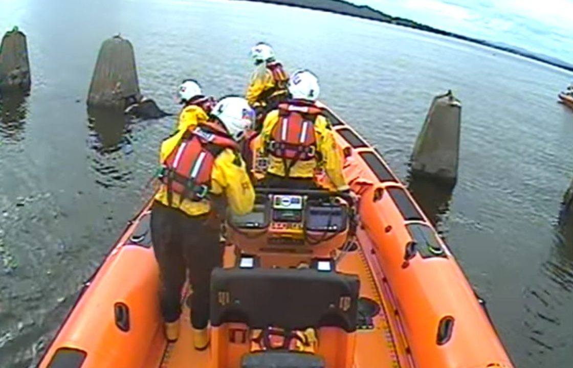 Man grasping concrete pillar in Firth of Forth while suffering from hypothermia rescued by lifeboat