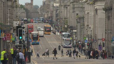 Bad weather to blame for fall in retail sales say experts