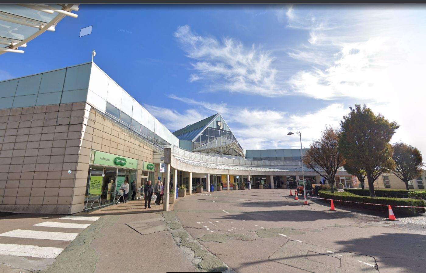 The robbery happened near Gyle Shopping Centre in Edinburgh.