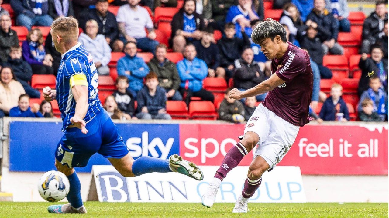 Premiership roundup: Hearts win in Perth, Dons held at Livi and Dundee draw with Motherwell