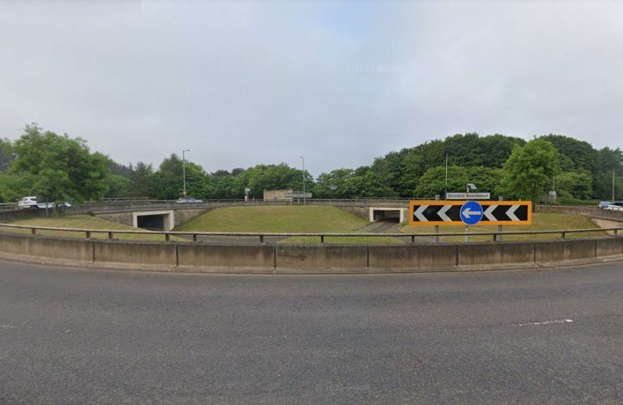 A725 road closed in East Kilbride as crash between three cars and a bus ...