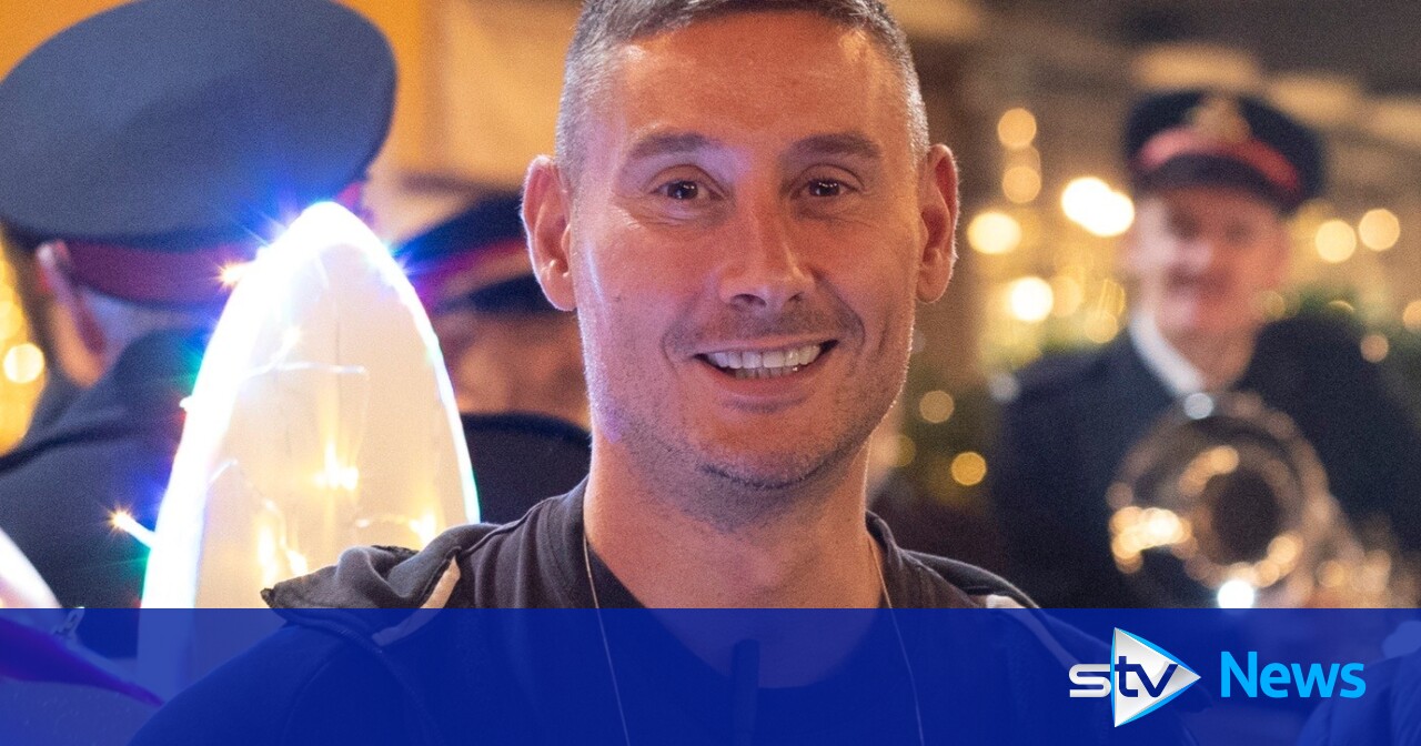 Tributes paid to Two Doors Down creator Simon Carlyle who died aged 48 - Vimarsana News