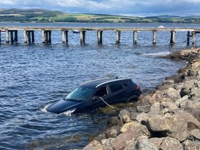 One person in hospital after three rescued from car which plunged into River Clyde in Port Glasgow
