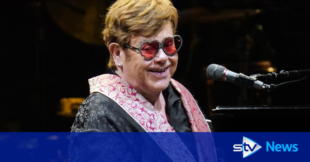 Sir Elton John a été hospitalisé pendant la nuit après une chute à son domicile en France