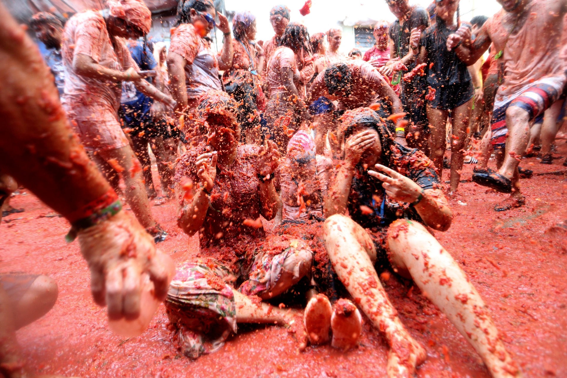 The street fight leaves both the street, its houses and participants drenched in red pulp (Alberto Saiz/AP)
