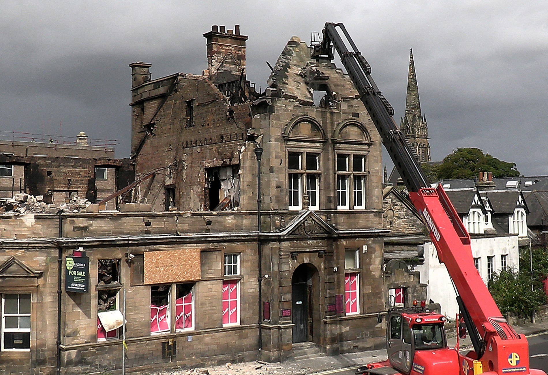 Demolition of former Kitty's in Kirkcaldy devastated by multiple fires begins STV News