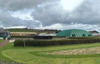Plans for ‘eyesore’ inflatable tennis court cover in Stonehaven given go ahead by councillors