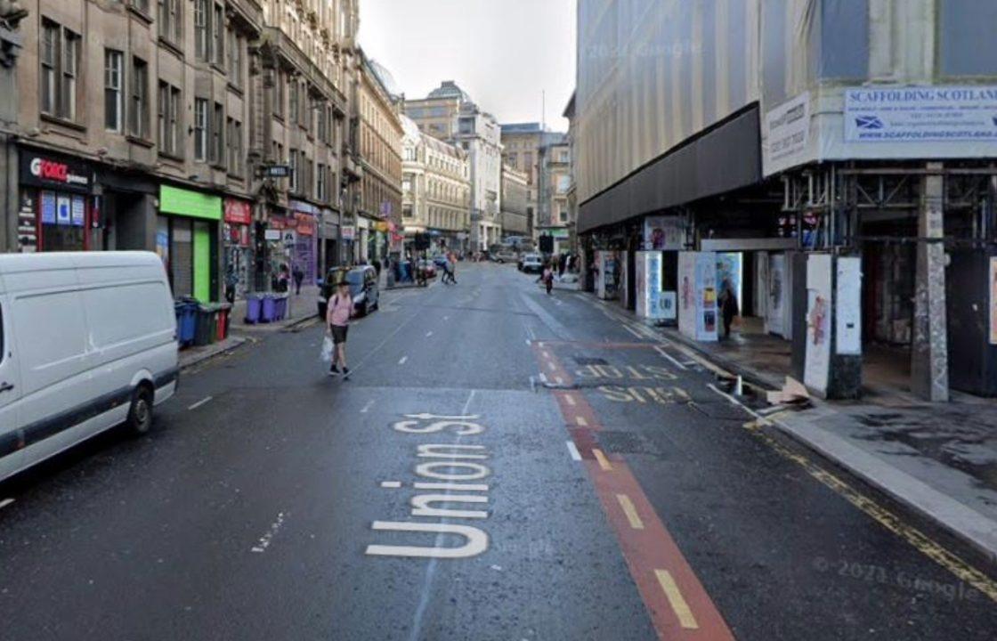 Man seriously injured in hospital after ‘falling from bus’ in Glasgow city centre