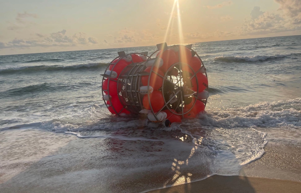 The vessel was afloat as a result of wiring and buoys. 