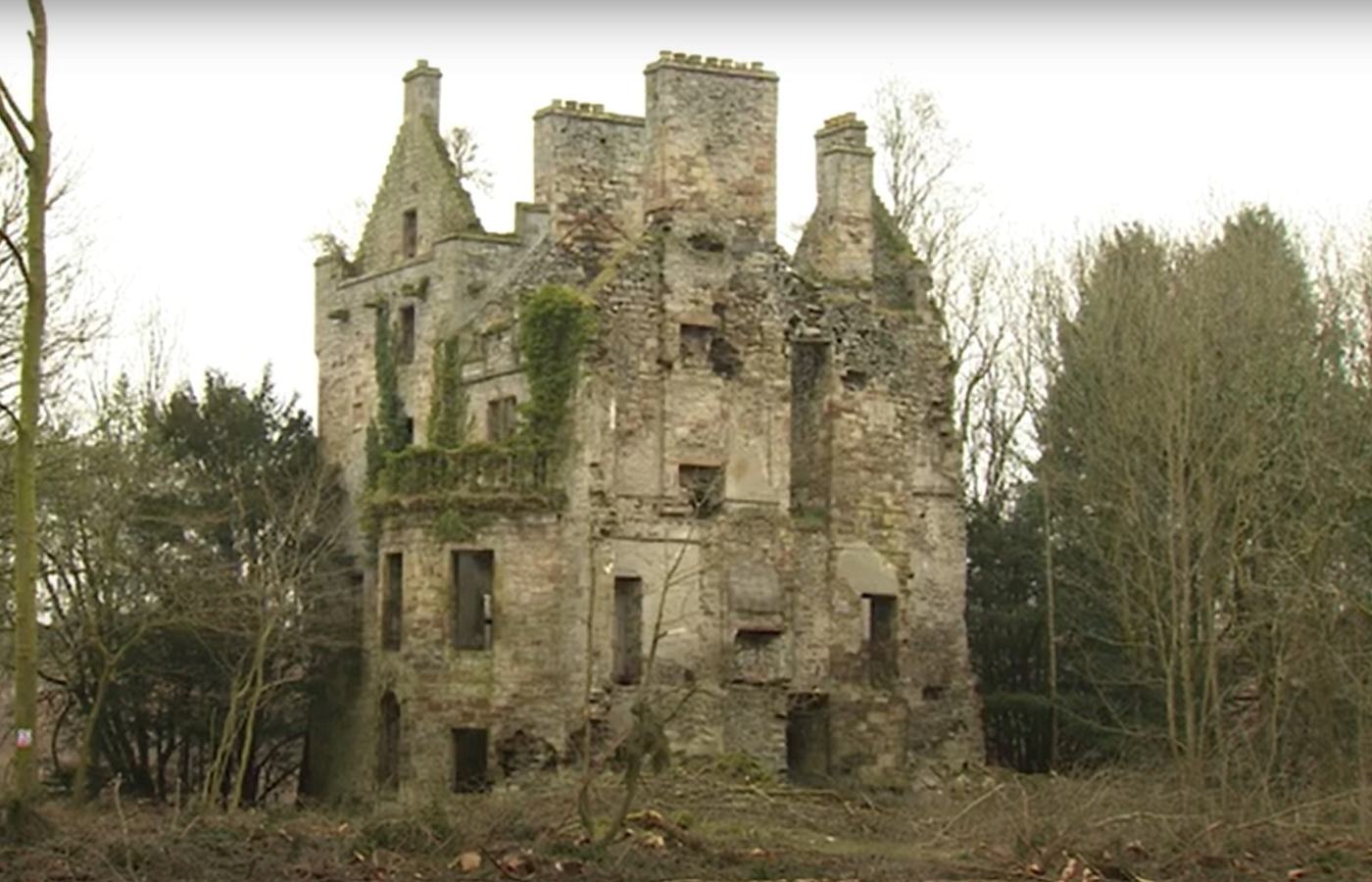Restoration of Cavers Castle near Hawick approved after Hawaiian owner