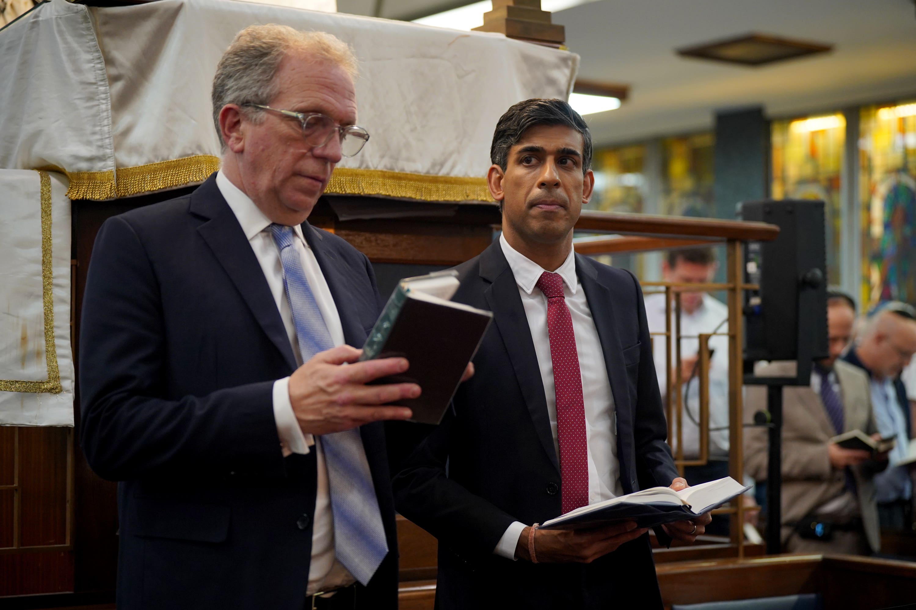 Prime Minister Rishi Sunak visited a synagogue on Monday to join in with prayers for victims of the Hamas attack.