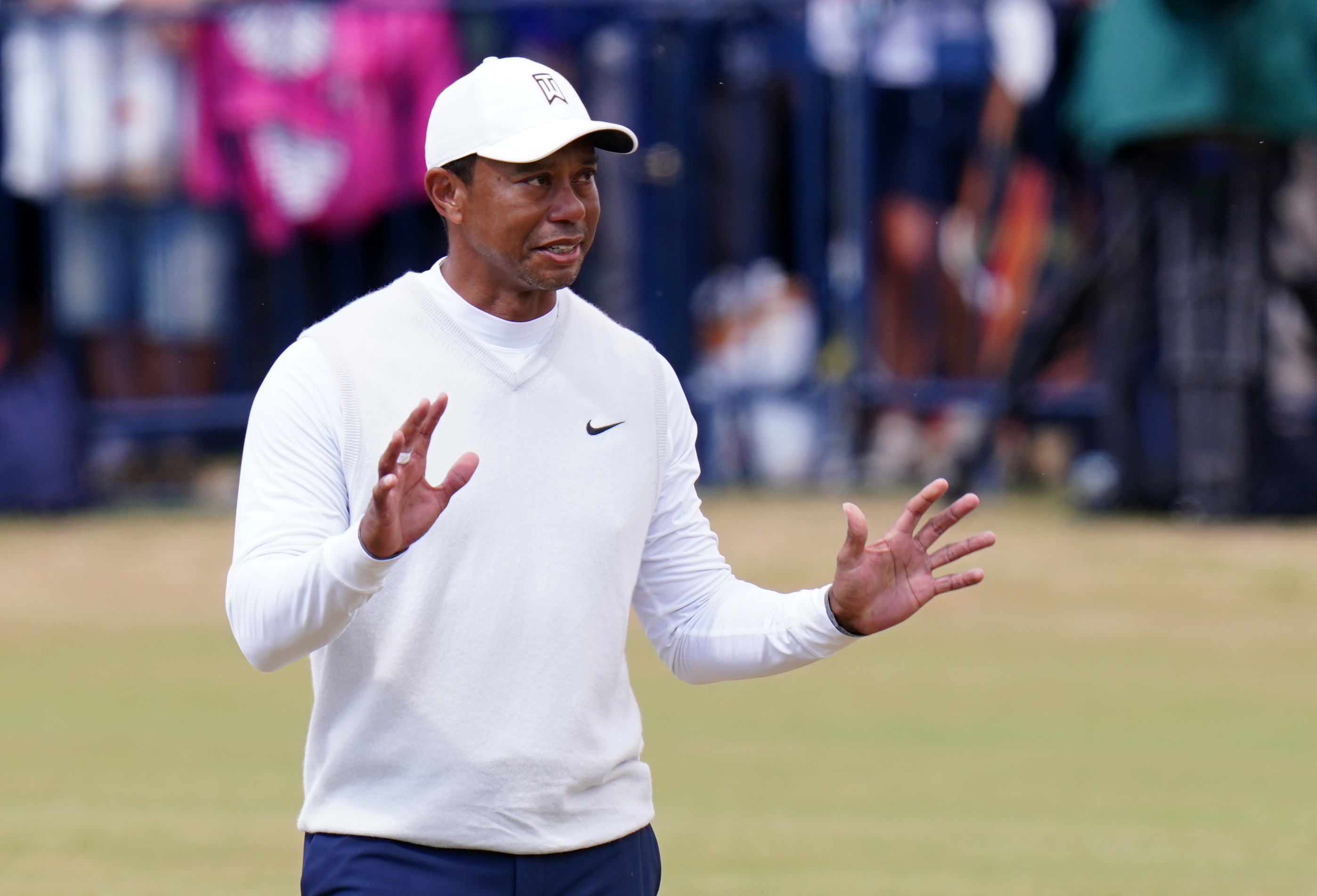 Tiger Woods has given his backing to the T-Squared Social in St Andrews.