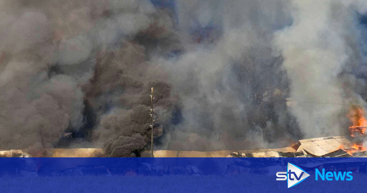 Fire crews rush to extinguish huge Clackmannanshire chicken farm blaze