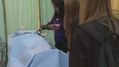 Pupils perform ‘keyhole surgery’ as Edinburgh festival encourages students to study science