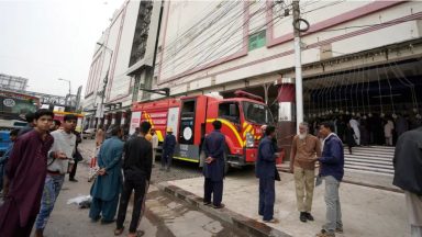 Shopping centre blaze in Pakistan kills at least 10 and injures 22 others