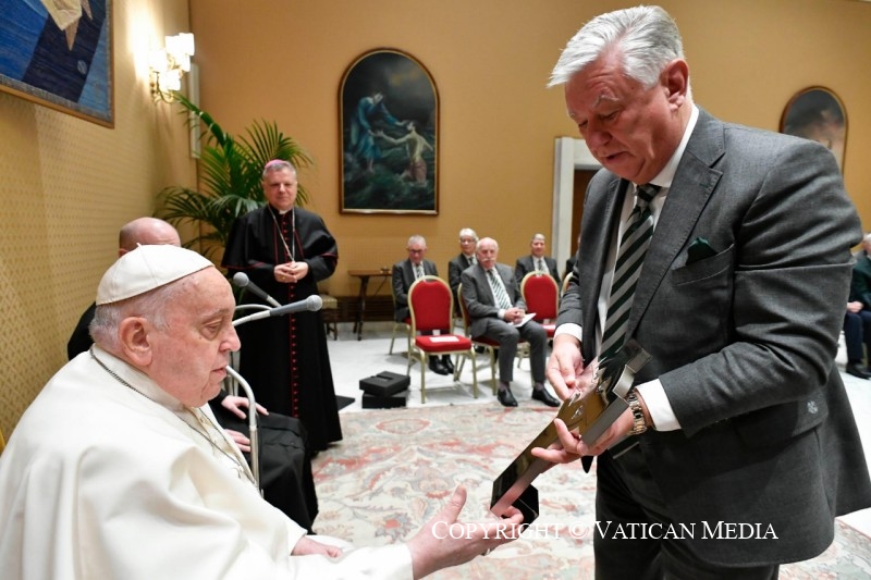 Peter Lawell presents the Pope with a Celtic cross.