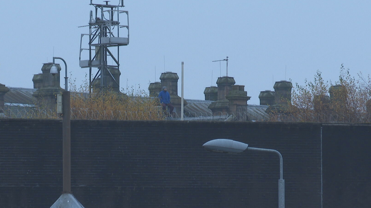 Prisoner back in custody after ‘throwing tiles at officers’ from rooftop of HMP Barlinnie
