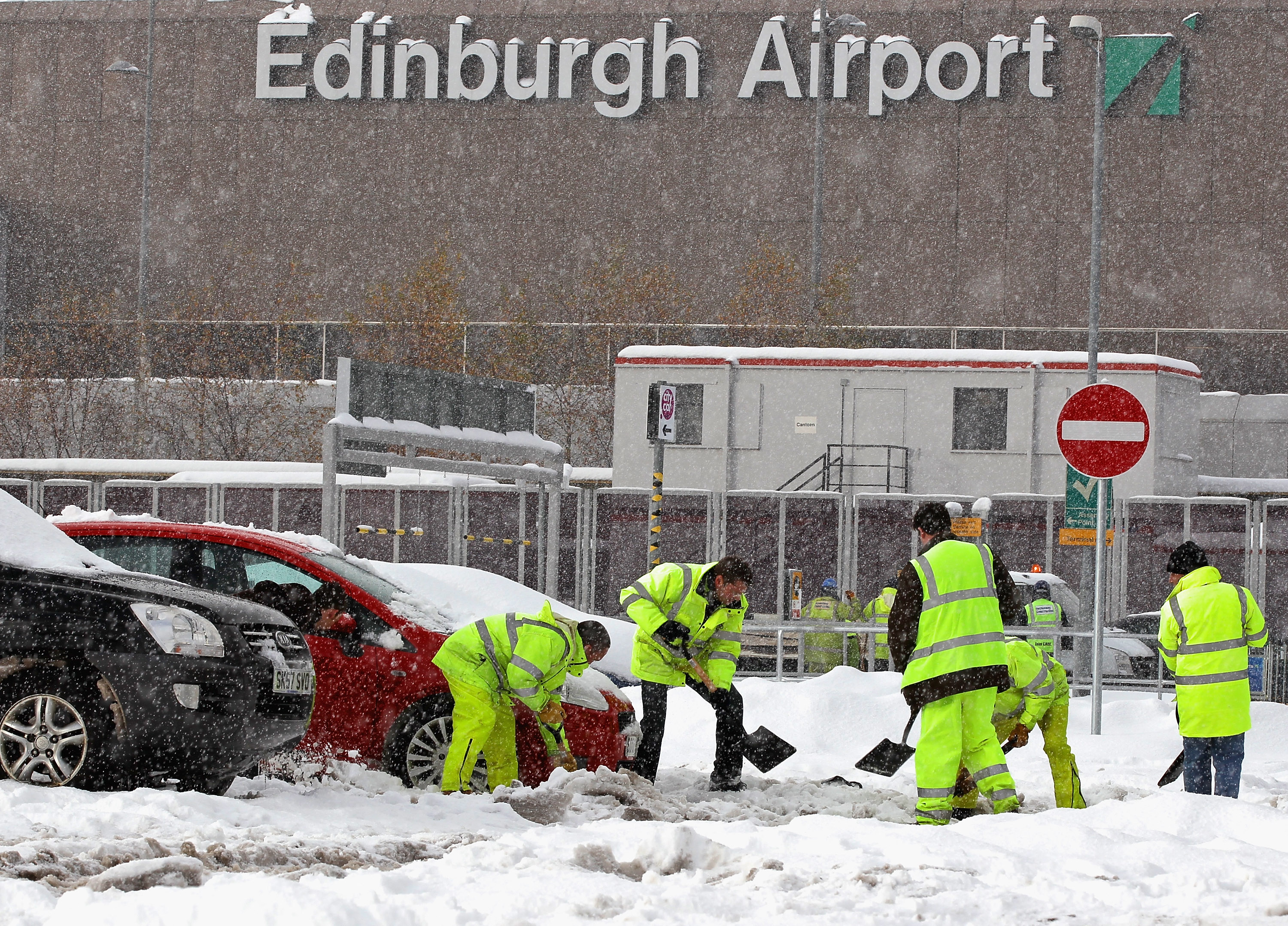 Freezing weather conditions and heavy snow have forced Scotland's main airport to close for the day on December 1, 2010.