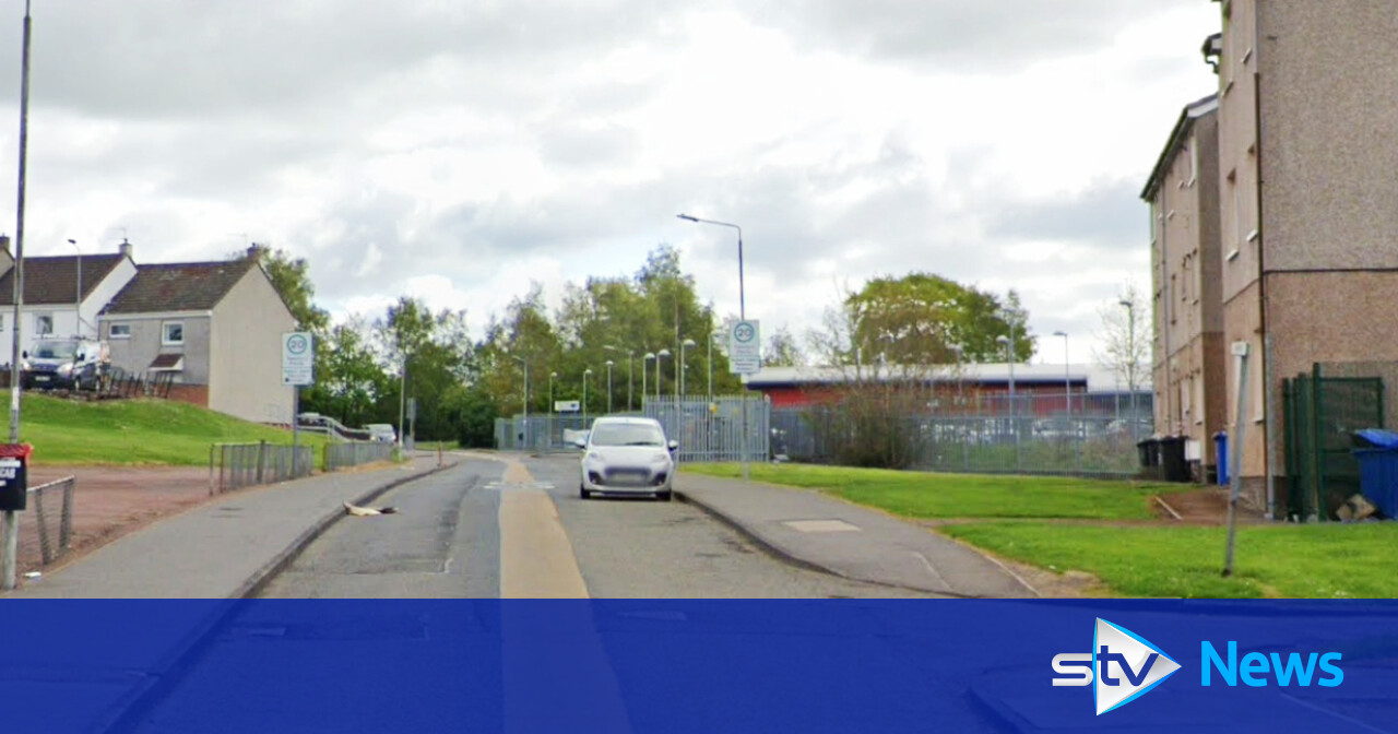 Murder investigation after man found dead on road in Lanark | STV News