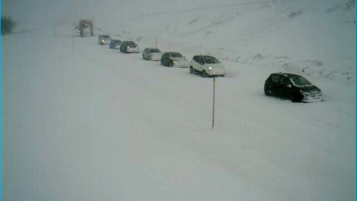 A9 at Drumochter brought to a standstill by snow.
