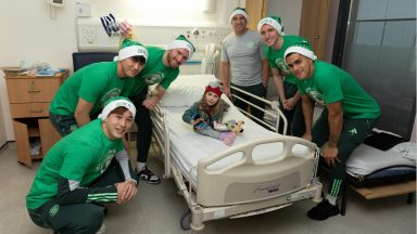 Celtic donate £10,000 to Glasgow Children’s Hospital Charity during annual Christmas visit