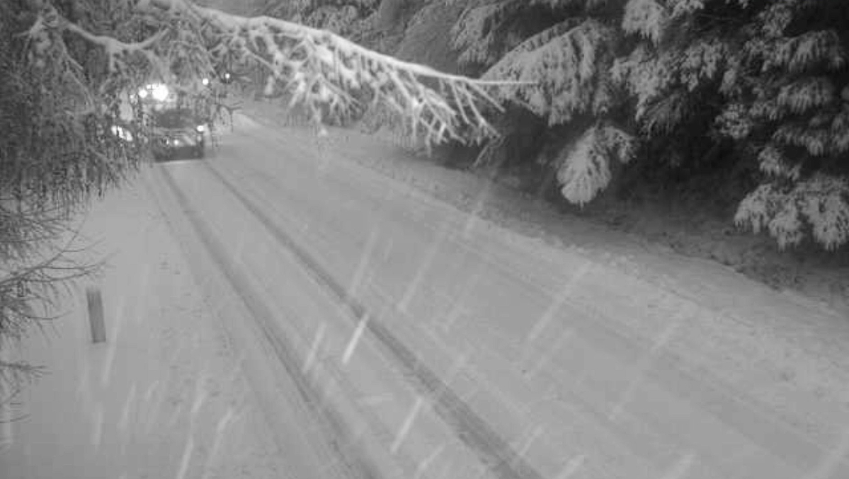 The A85 at Glen Ogle was affected by heavy snowfall.