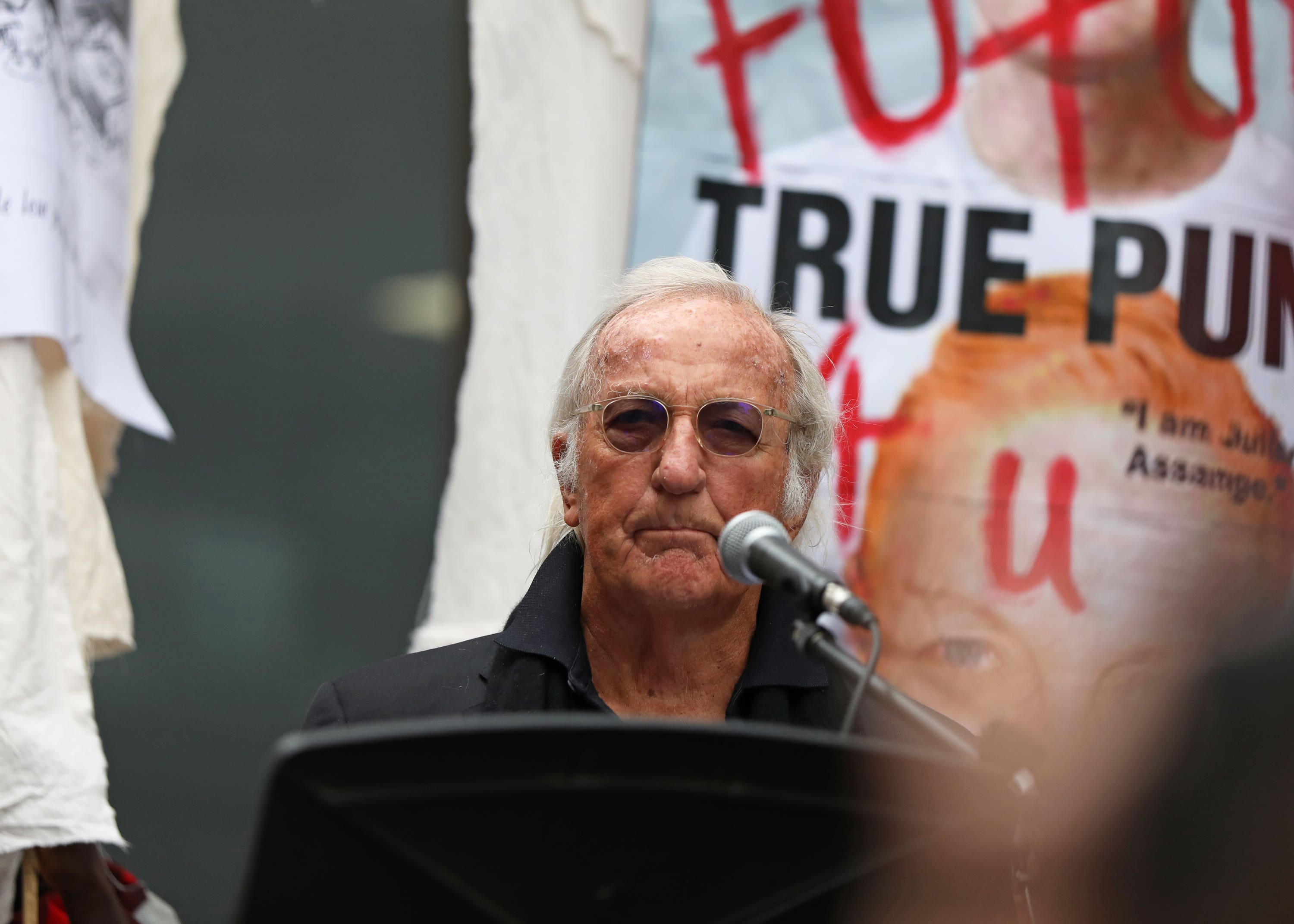 John Pilger speaking outside the Old Bailey before a hearing in Wikileaks founder Julian Assange’s battle against extradition to the US (PA).