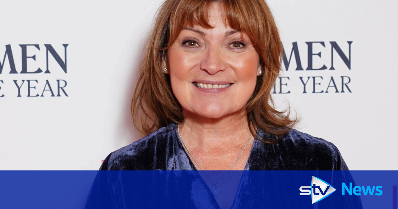 TV presenter Lorraine Kelly unveiled as Owl on The Masked Singer