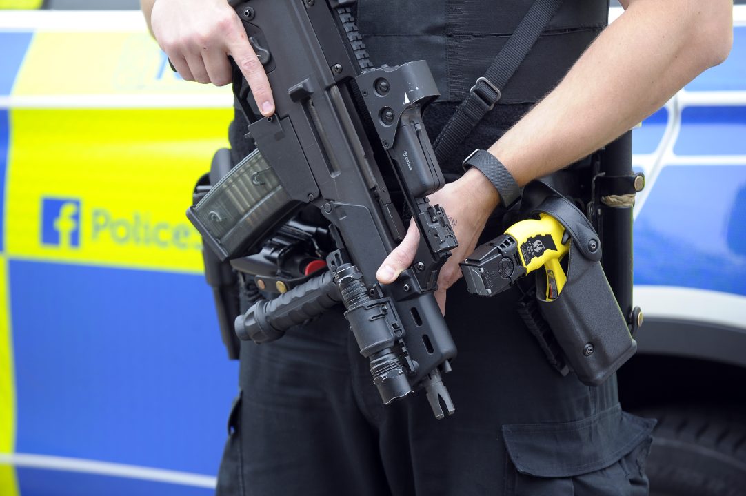 Armed police lock down Glenrothes street as ‘man with weapon’ arrested