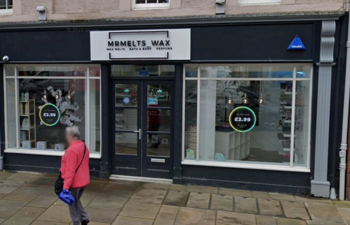 Candle shop owner on Dalkeith high street gets two weeks to take down ‘unworthy’ sign