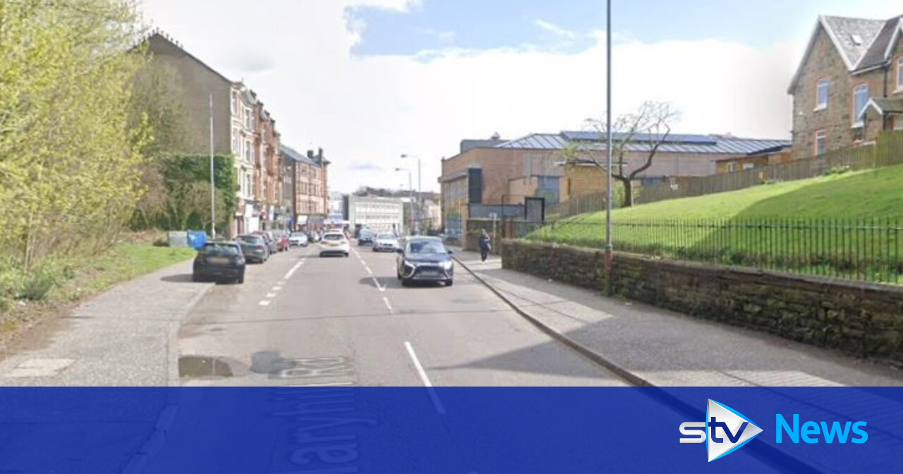 Woman taken to hospital after being struck by car in Glasgow | STV News