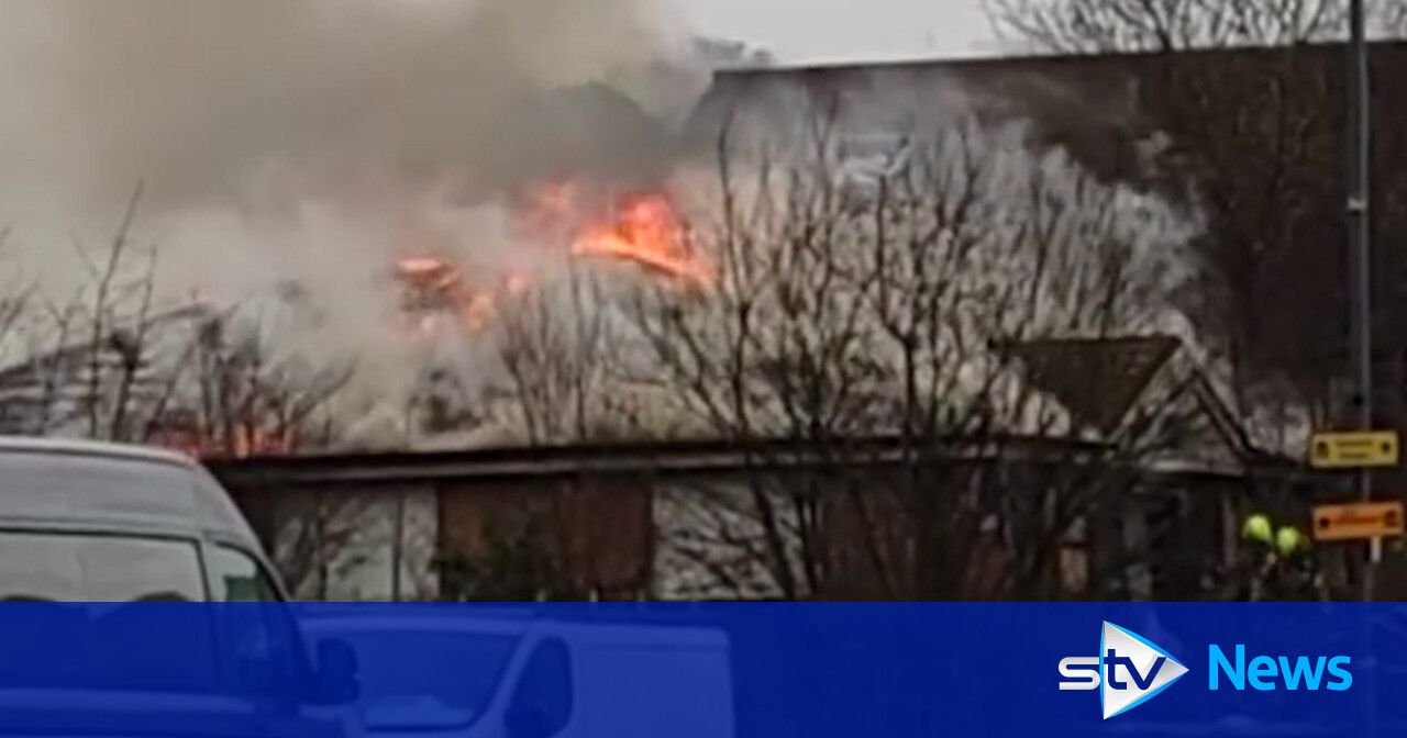 Firefighters tackle blaze at derelict building in Glasgow as streets ...