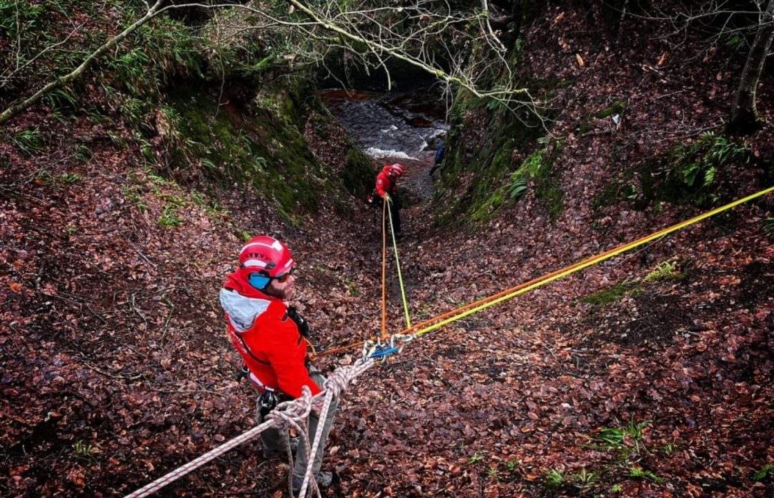 Walker rescued after falling and getting stuck down gully at Devil’s Pulpit