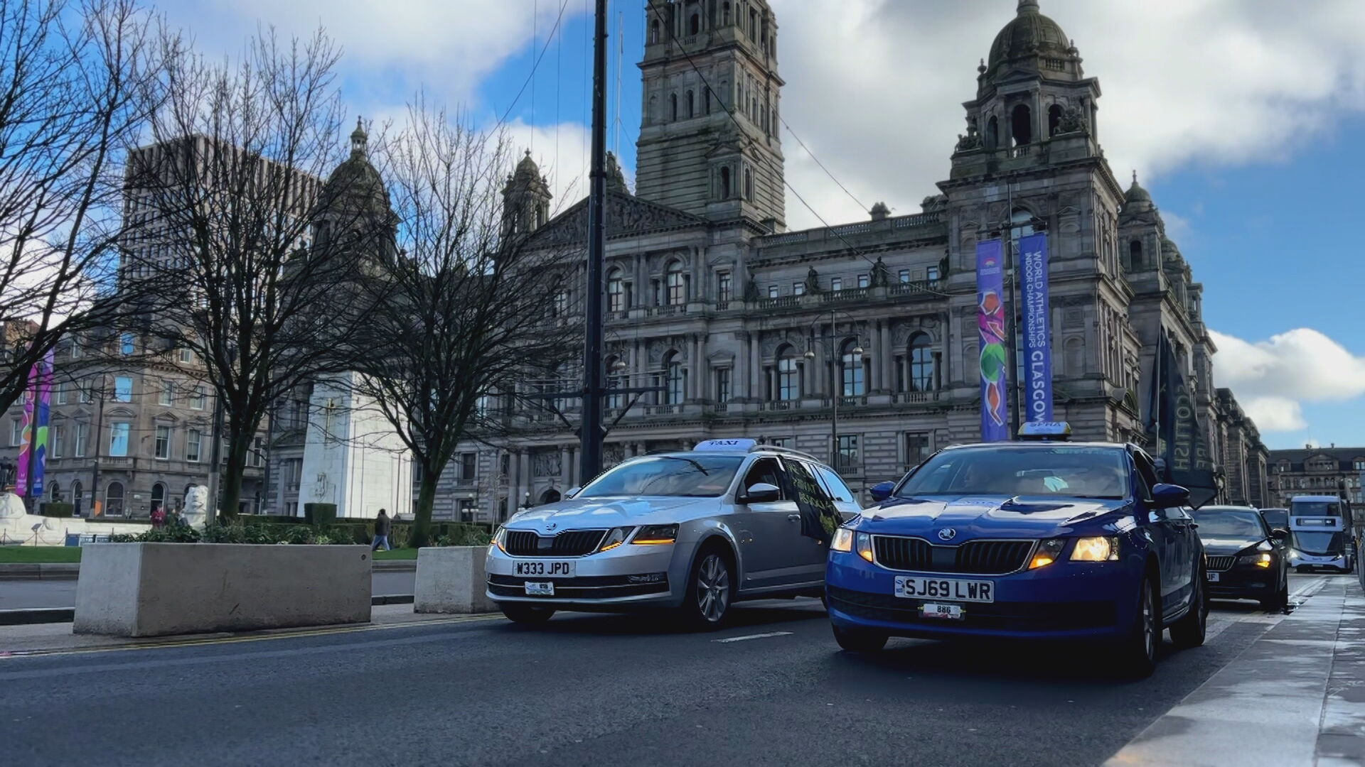 Private hires and taxis took part in a slow crawl through the city centre to highlight issues with the roads. 