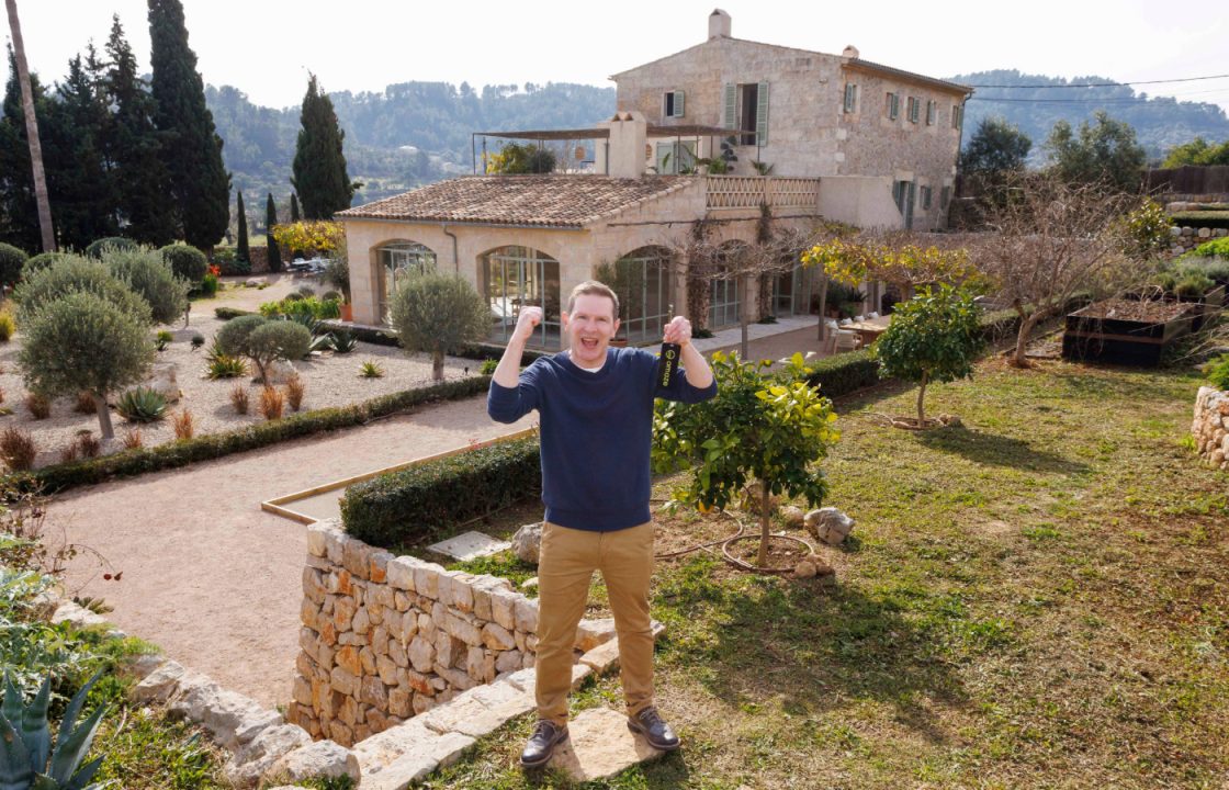 Scots dad from Edinburgh wins £3m Spanish villa after buying second hand armchair on Gumtree