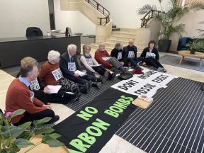Extinction Rebellion ‘occupy’ AIG Glasgow insurance office over fossil fuel links