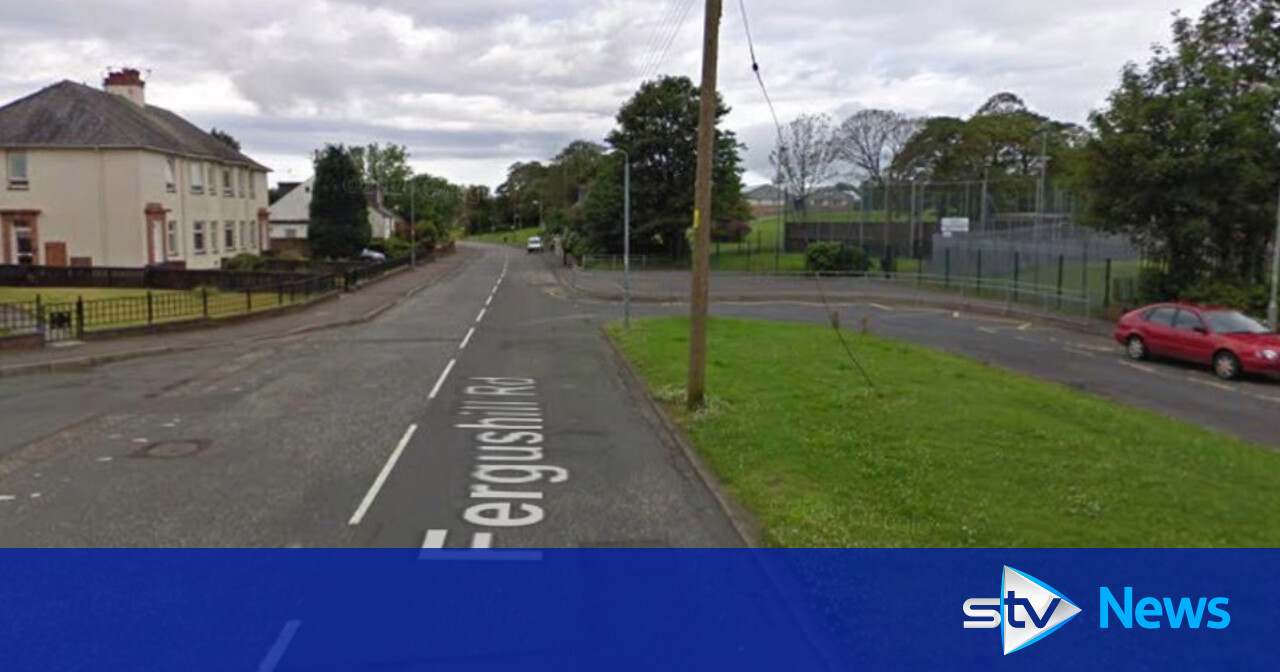 Police lock down street in Kilwinning as two men arrested following ...