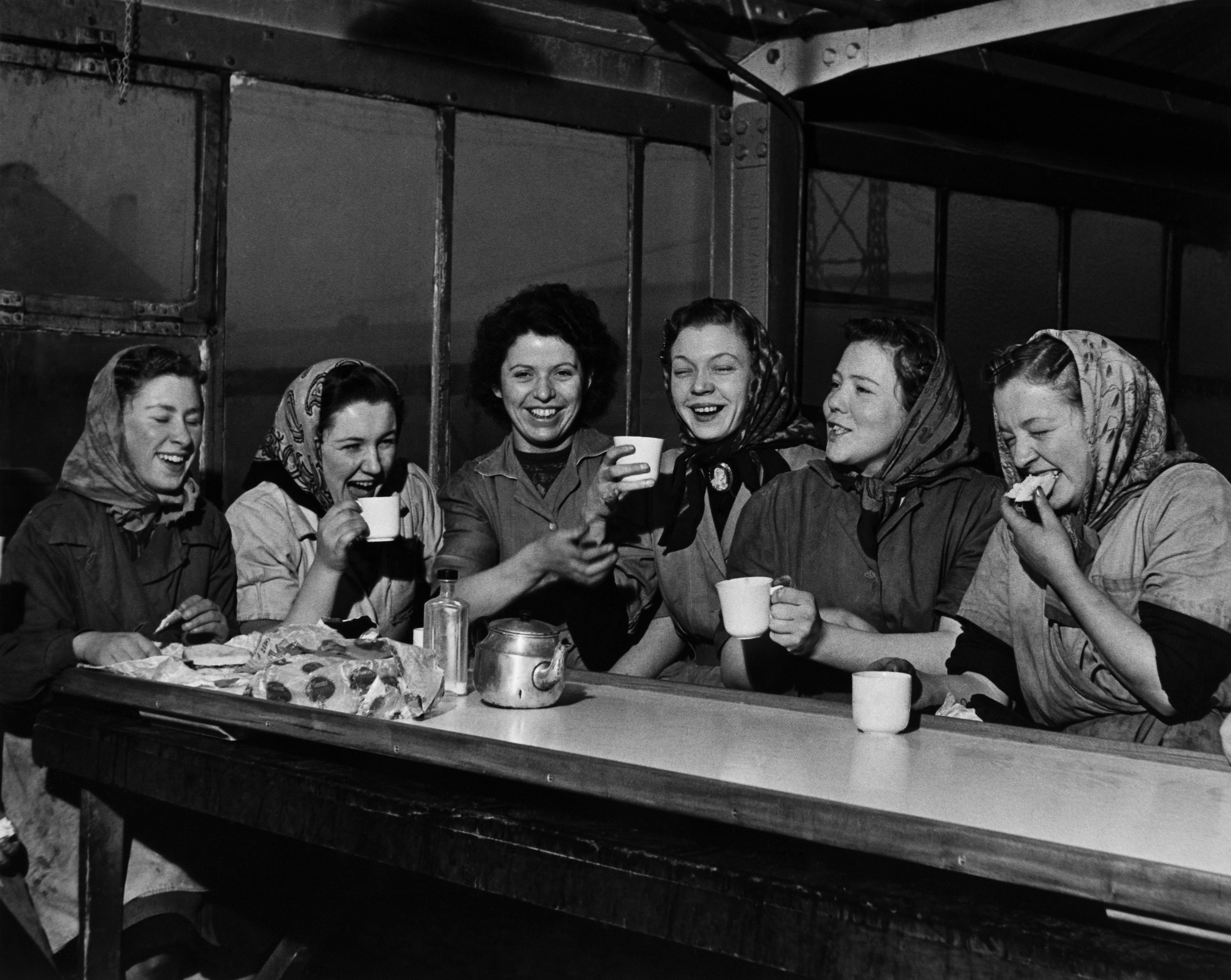 January 1 1939:  Polisher women on their break time in Glasgow. (Photo by Keystone-France/Gamma-Keystone via Getty Images)