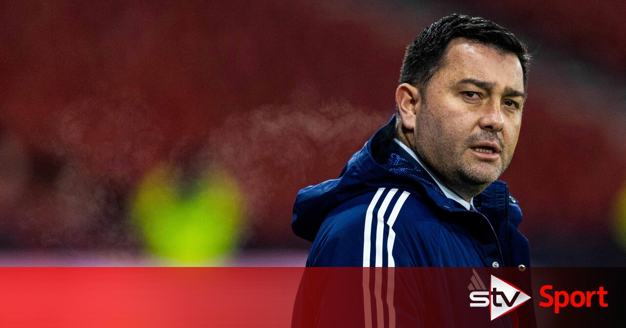 Pedro Martinez Losa urges Scotland players to focus on football