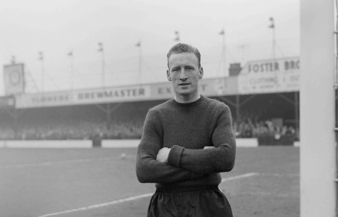 Former England and Luton goalkeeper Ron Baynham dies, aged 94