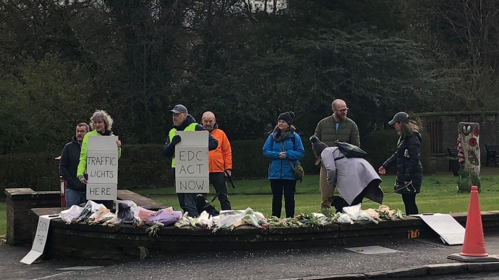 A vigil held in Bearsden for cyclist Una Brandreth who was killed in a crash with a lorry.