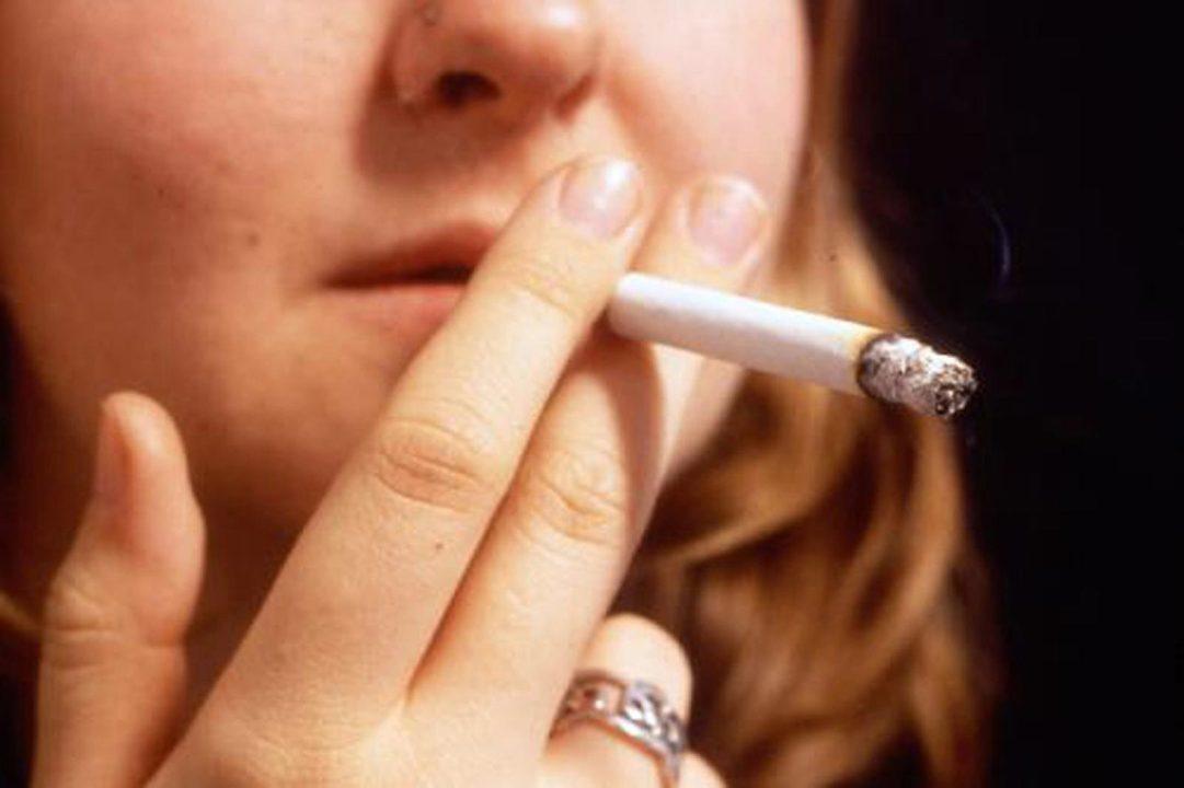 New mothers who stop smoking during pregnancy are less likely to resume the habit after giving birth if they receive high street vouchers, a study has shown