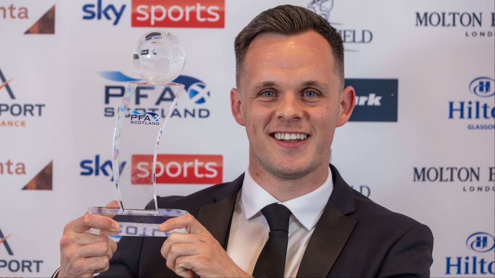 Lawrence Shankland lands PFA Scotland player of the year award | STV News