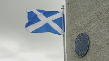 Plaque unveiled to celebrate wind turbine inventor