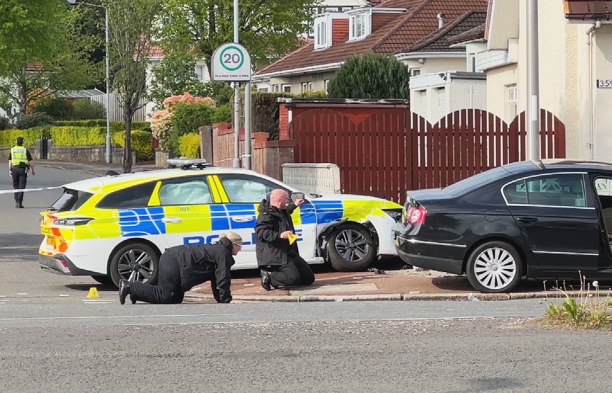 A 30-year-old man has been arrested and charged following a disturbance involving a weapon, and a collision on Glasgow Road in Paisley.