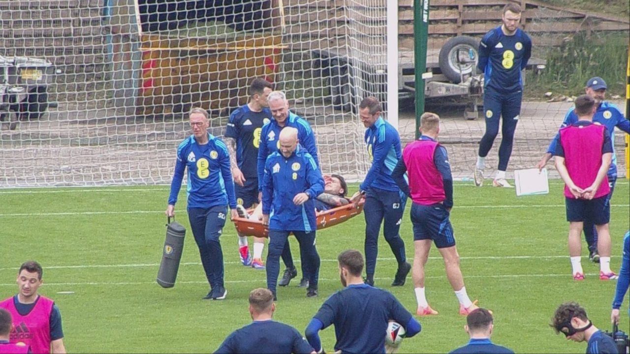 Lyndon Dykes suffers injury scare as Scotland prepare for Gibraltar friendly | STV News