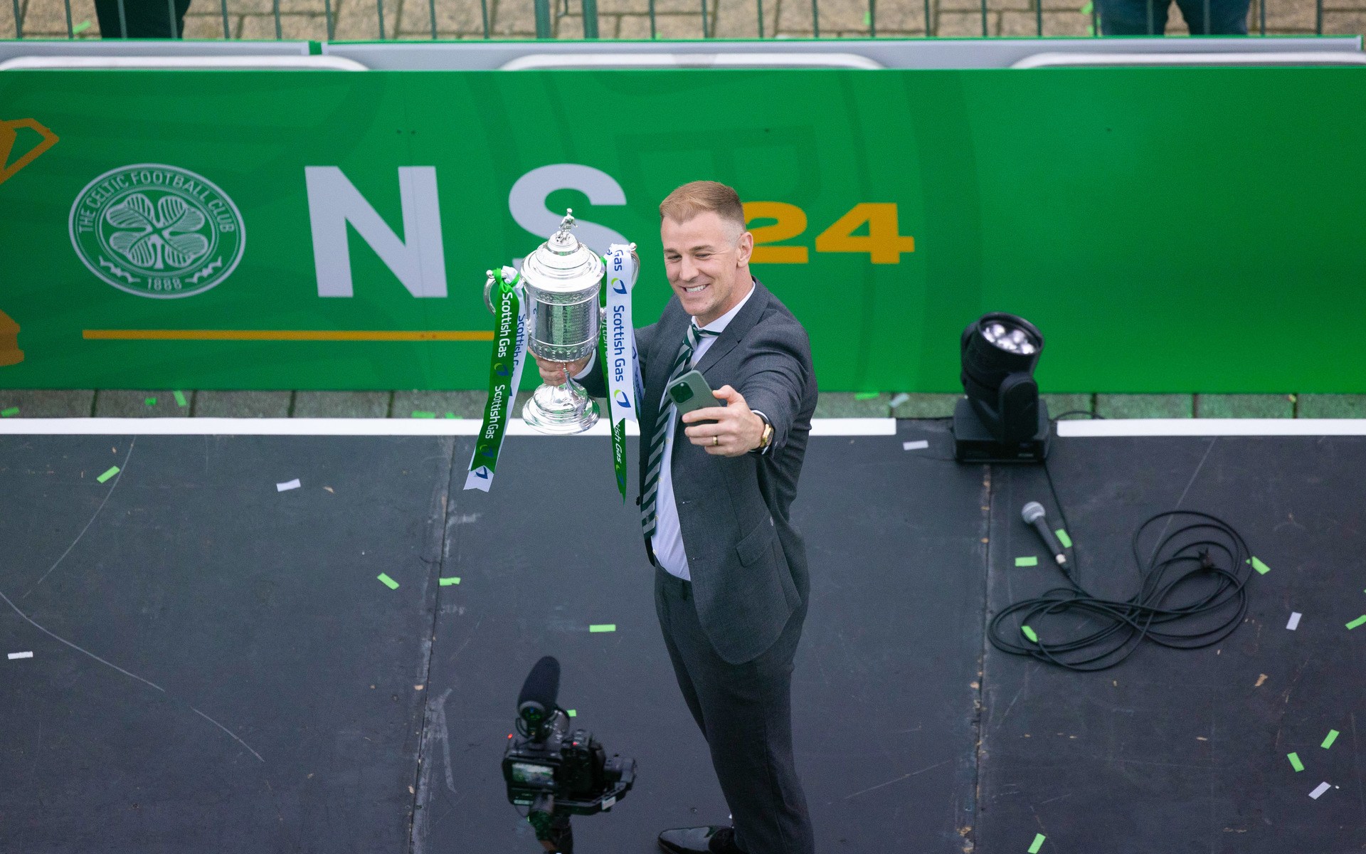 GLASGOW, SCOTLAND - MAY 25: Joe Hart takes a selfie with the Scottish Gas Men's Scottish Cup trophy as Celtic fans gather at Parkhead to celebrate their Scottish Gas Scottish Cup final win over Rangers at Celtic Park, on May 25, 2024, in Glasgow, Scotland. (Photo by Ross Parker / SNS Group)
