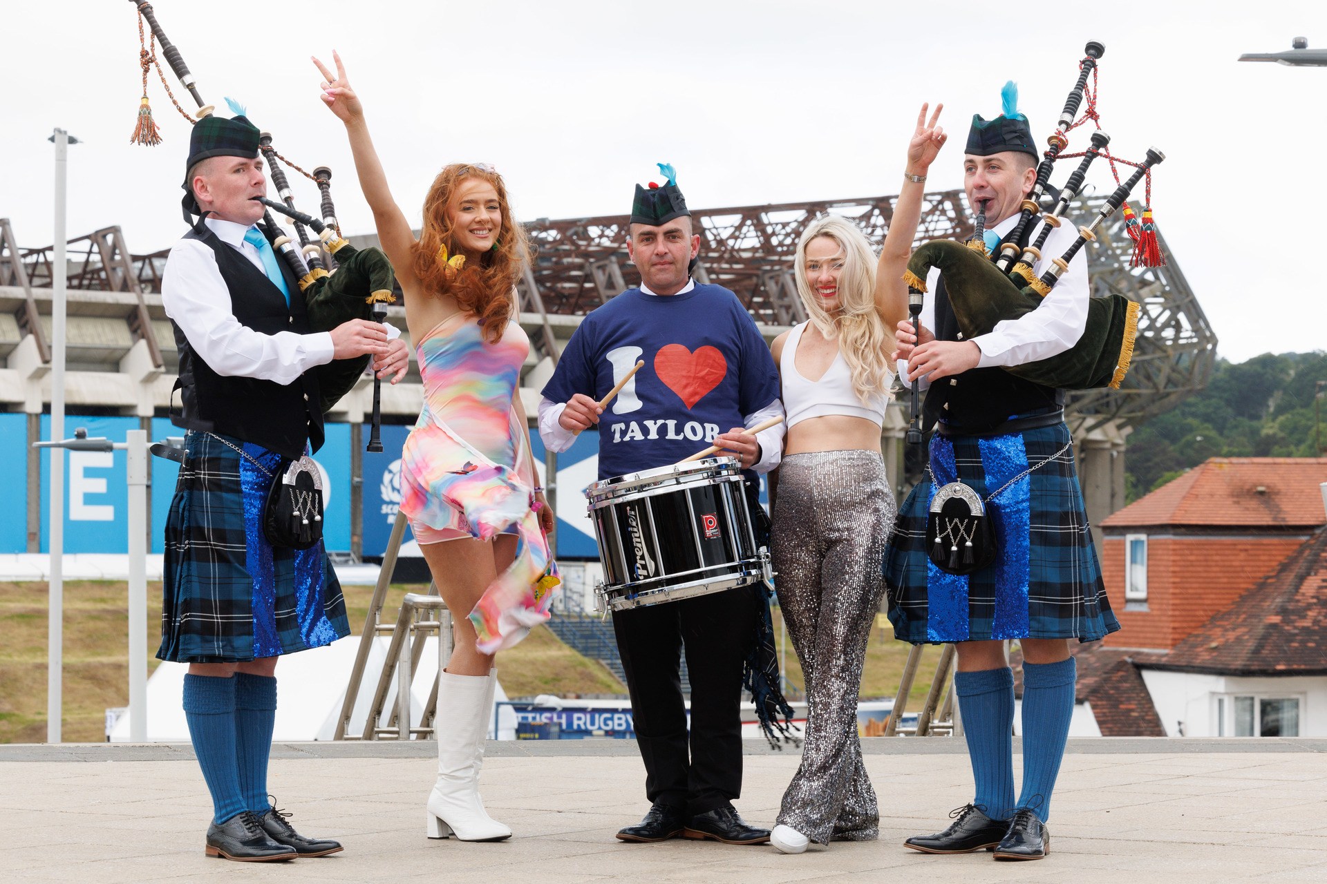 Bagpipers welcome (part) Scottish superstar, Taylor Swift, to Edinburgh with a highland rendition of Love Story
